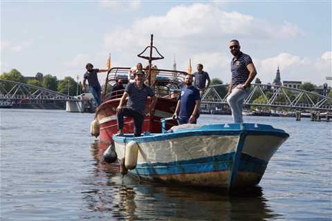 Cruising the canals of Amsterdam with Lampedusa and Contiki: this is how you MAKE TRAVEL MATTER®