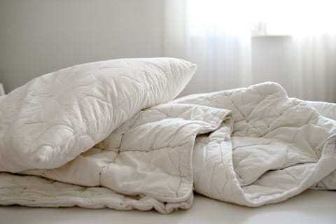 How to Get Smell Out of Comforter Without Washing? Comprehensive Guide! - Top Good Sleep