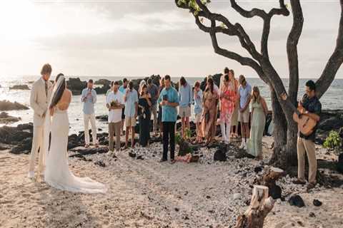 Do Photographers in Kailua-Kona, Hawaii Offer Destination Wedding Packages?