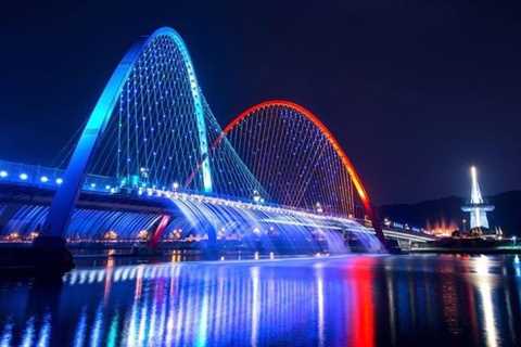 The Top 10 Modern Bridges to Inspire Quilters - The Banpo Bridge