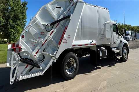 The Safety Side: How Truck Rental Companies Train Staff to Prevent Accidents